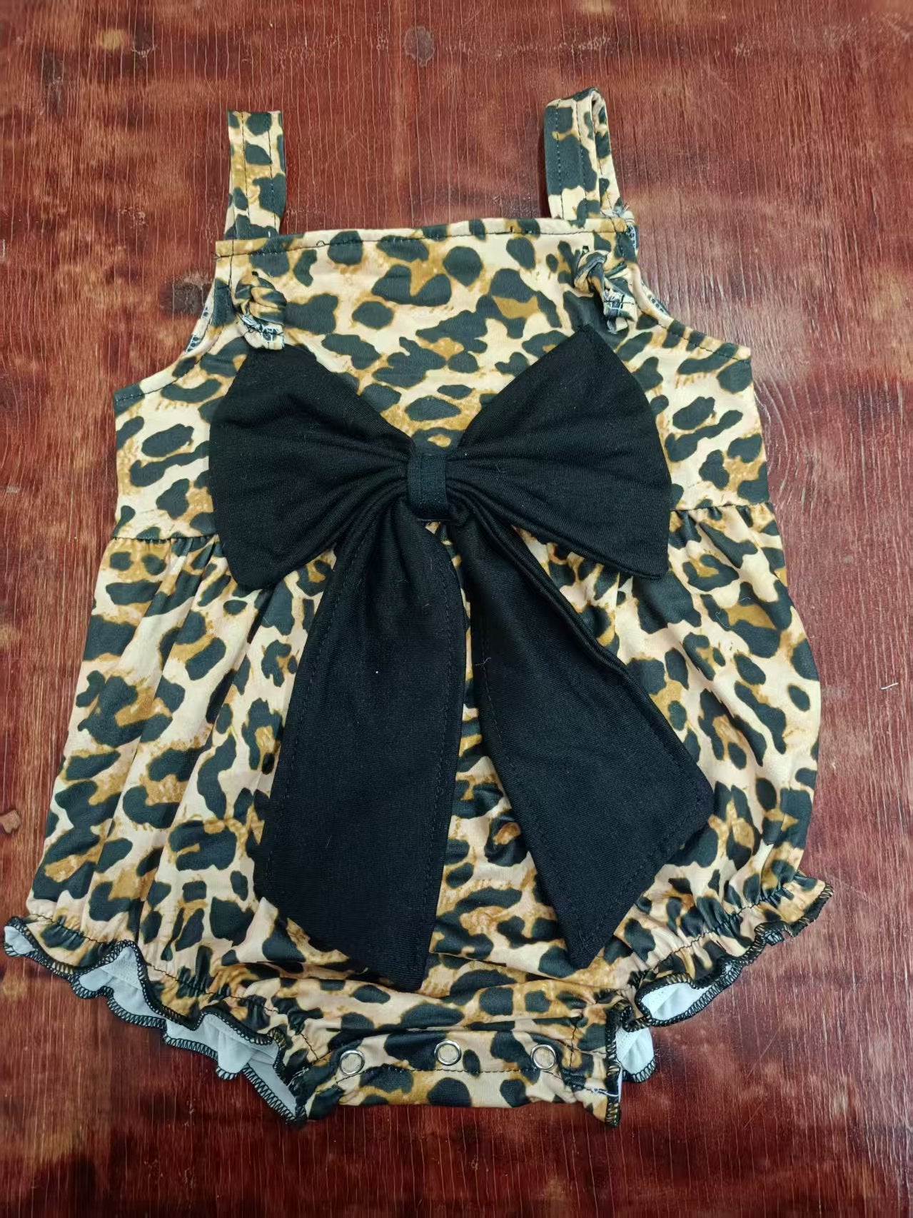 Custom moq 3 eta 6-7weeks baby girl clothes leopard suspender romper