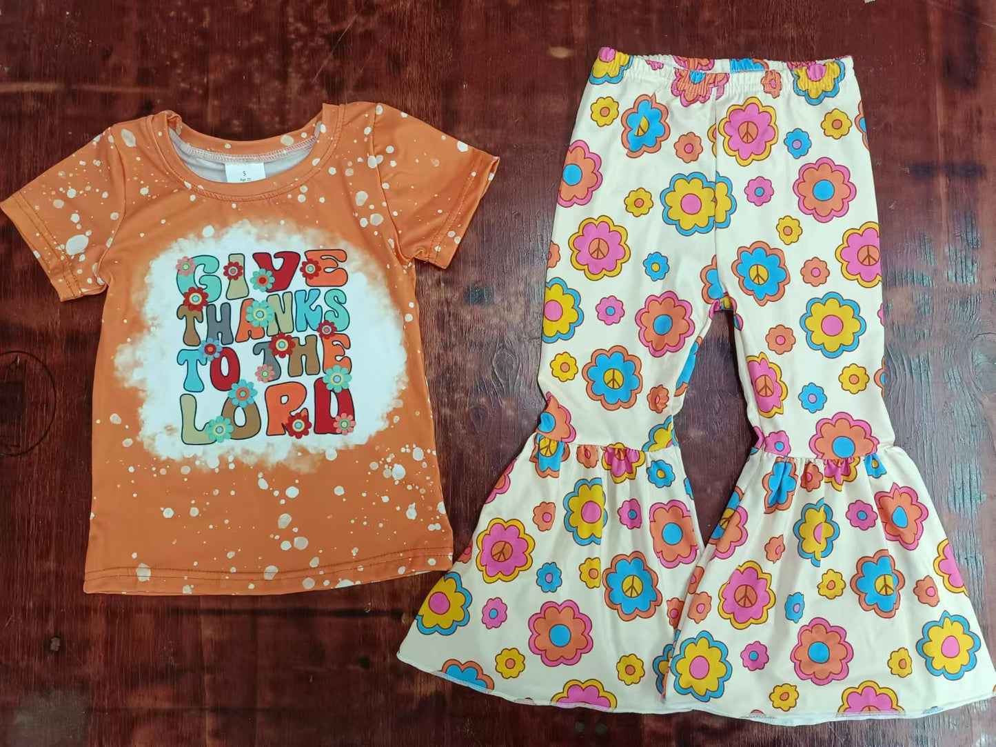 Custom moq 3 eta 6-7weeks Orange Short Sleeve Top with Floral Letters and Beige Flared Pants Set