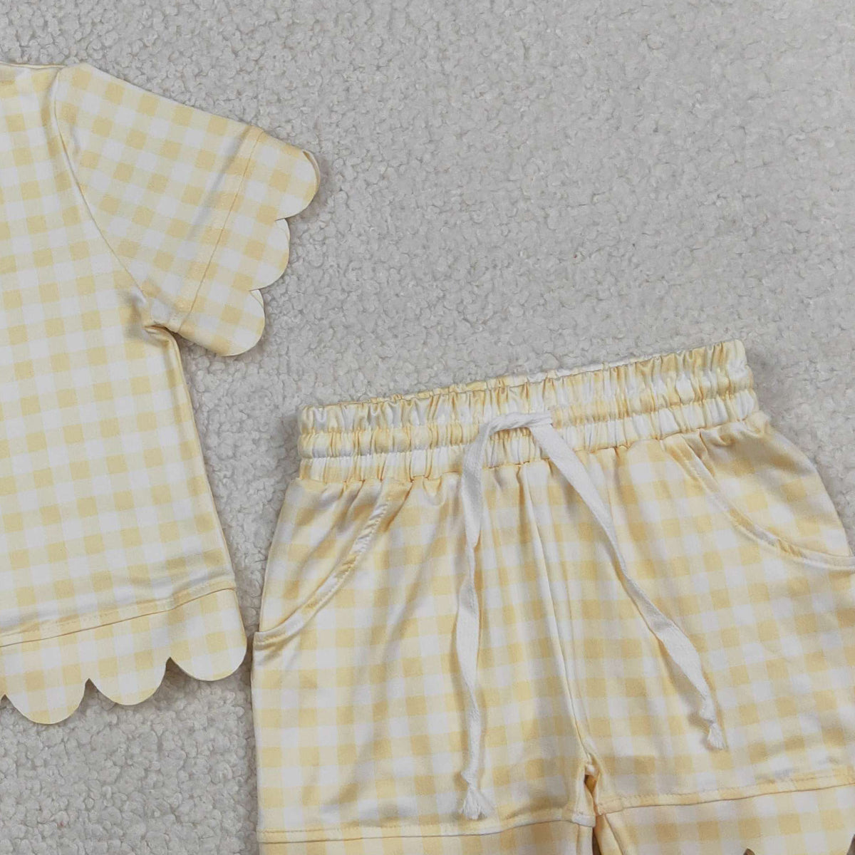 RTS NO MOQ Baby Girls Short Sleeve Yellow Checked Shirts Pockets Short Scallop Clothes Sets