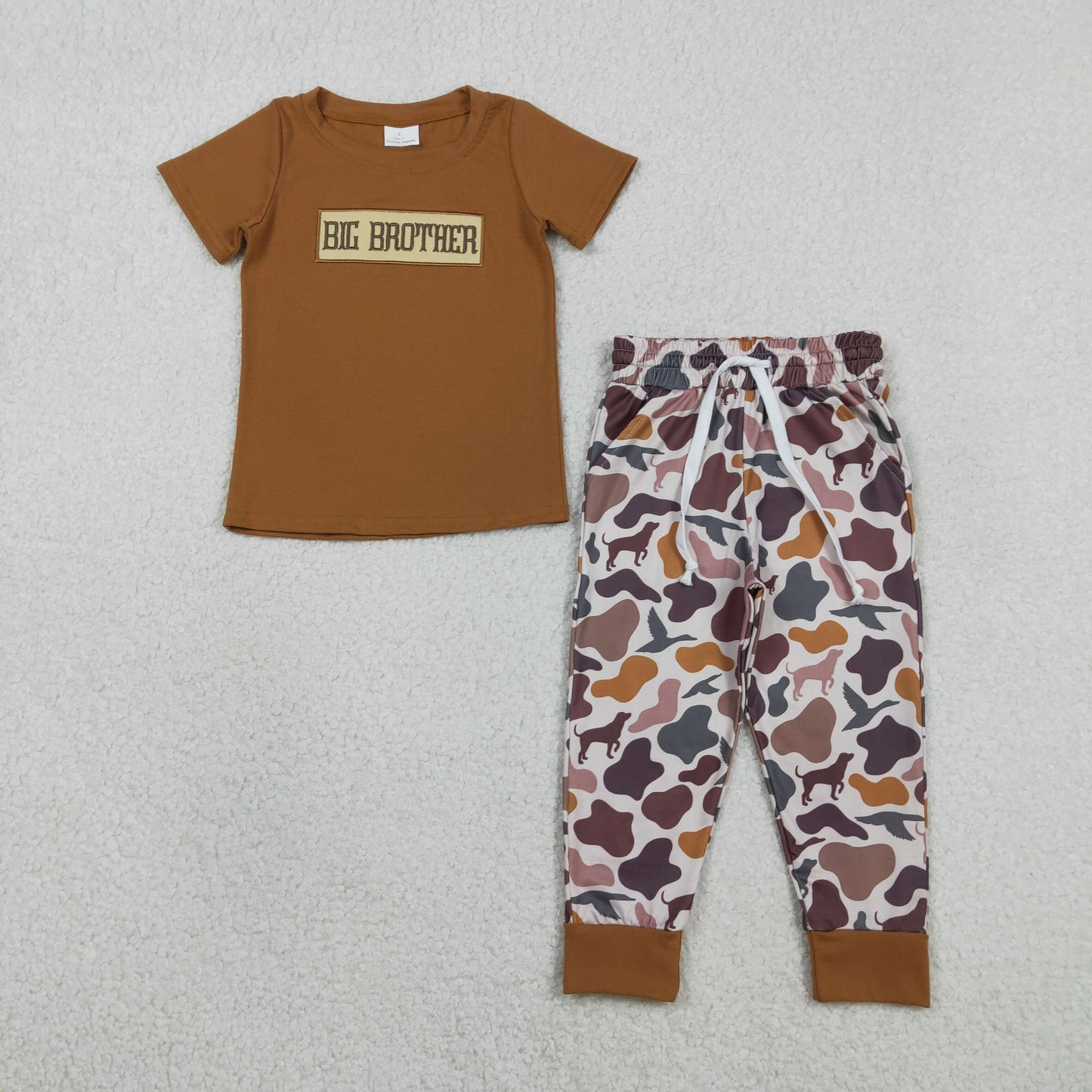 RTS NO MOQ(In Stock) BSPO0665 Embroidered Big Brother Brown Short-Sleeve Puppy and Duck Camouflage Pants Set