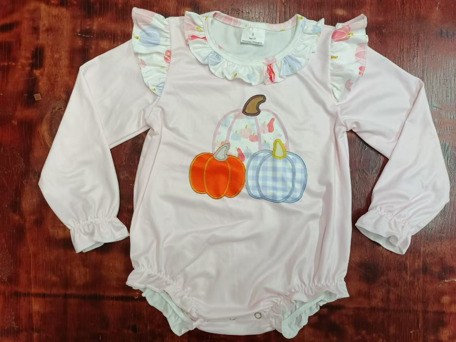 Custom moq 3 eta 6-7weeks Pink embroidered pumpkin pattern long sleeve romper with flying sleeves