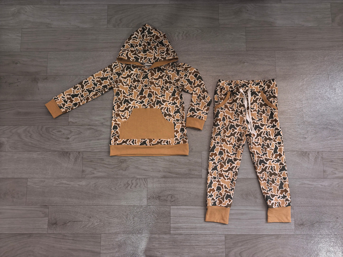 (Sample) No moq milk silk BLP1509 Baby Boys Khaki Camo Pocket Hoodie Jogger Pants Hunting Clothes Set
