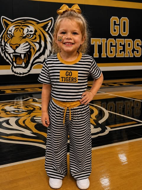 custom moq 5 mix size EAROML0104 Adult To Match Kids Team Stripe Short Sleeve Top Drawstring Wide Leg Pants Set