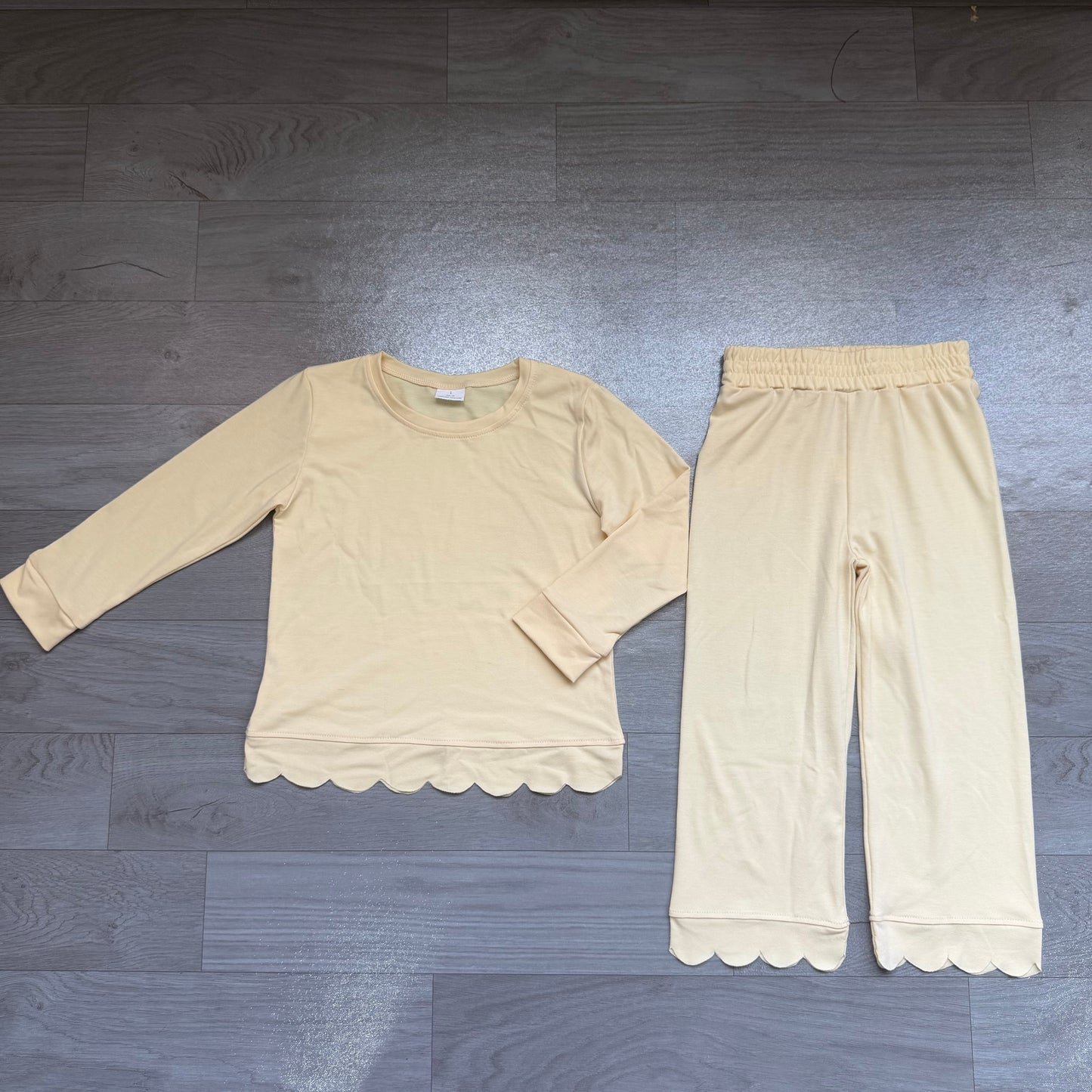 (Sample) No moq cotton GLP3293 Baby Girls Yellow Scallop Trim Long Sleeve Top And Pants Two Piece Pajama Set