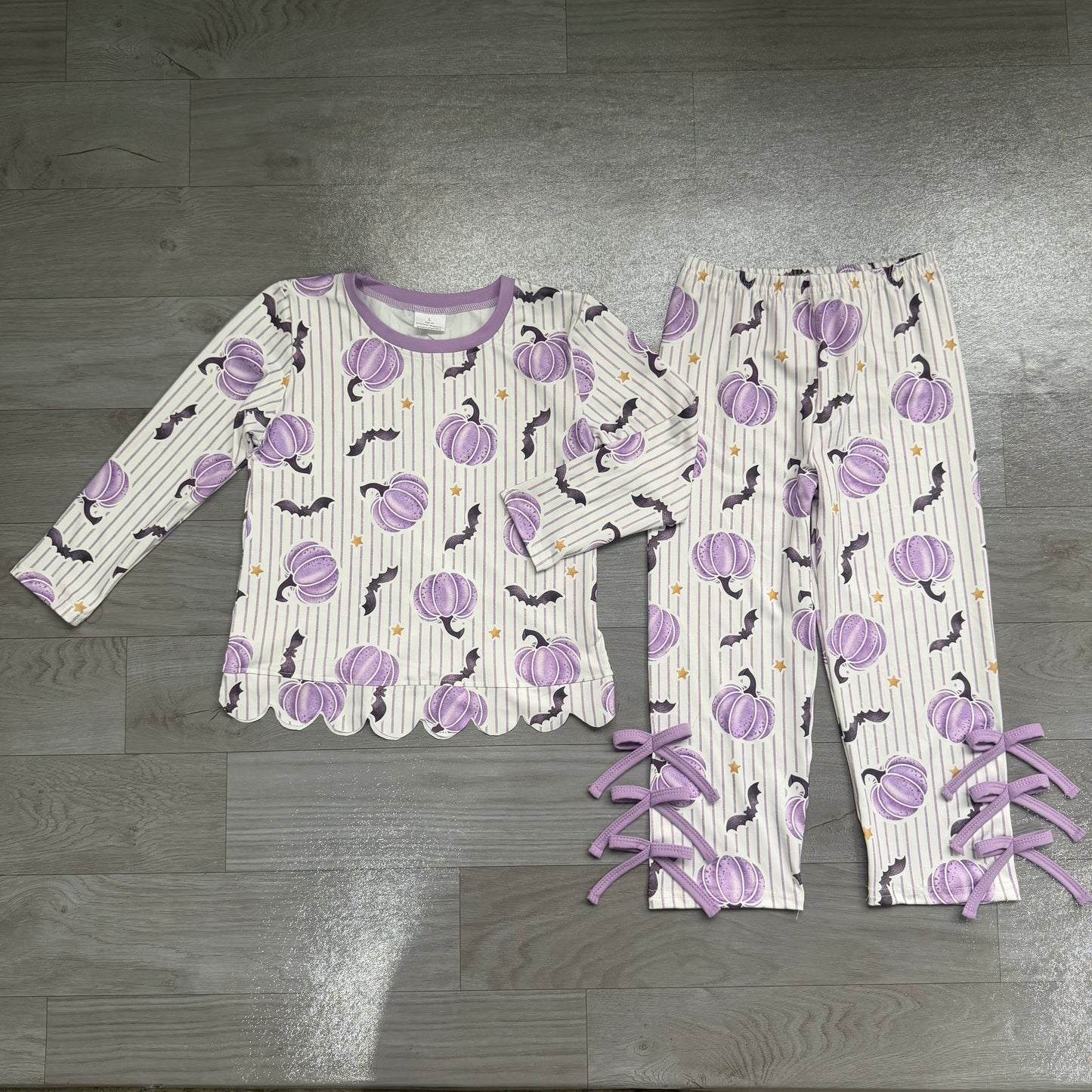 (Sample) No moq milk silk GLP3438 Baby Girls Stripe Bat Pumpkin Print Scallop Trim Long Sleeve Top Bow Pants Halloween Clothes Set