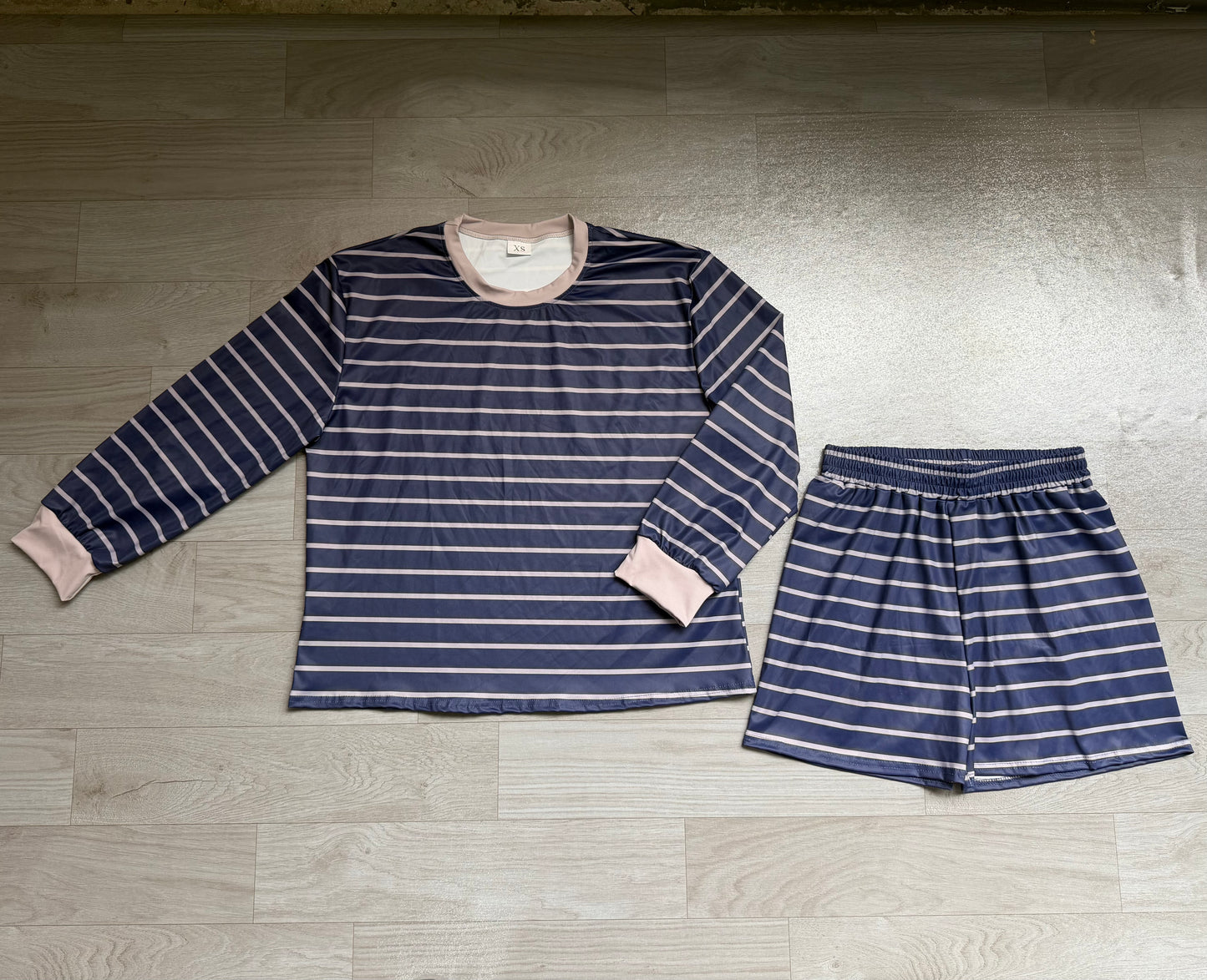 (Sample) No moq yoga fabric GLS0161 Yoga Adult Women Grey Navy Stripe Print Shirt Top Matching Shorts Two Piece Yoga Active Clothes Set