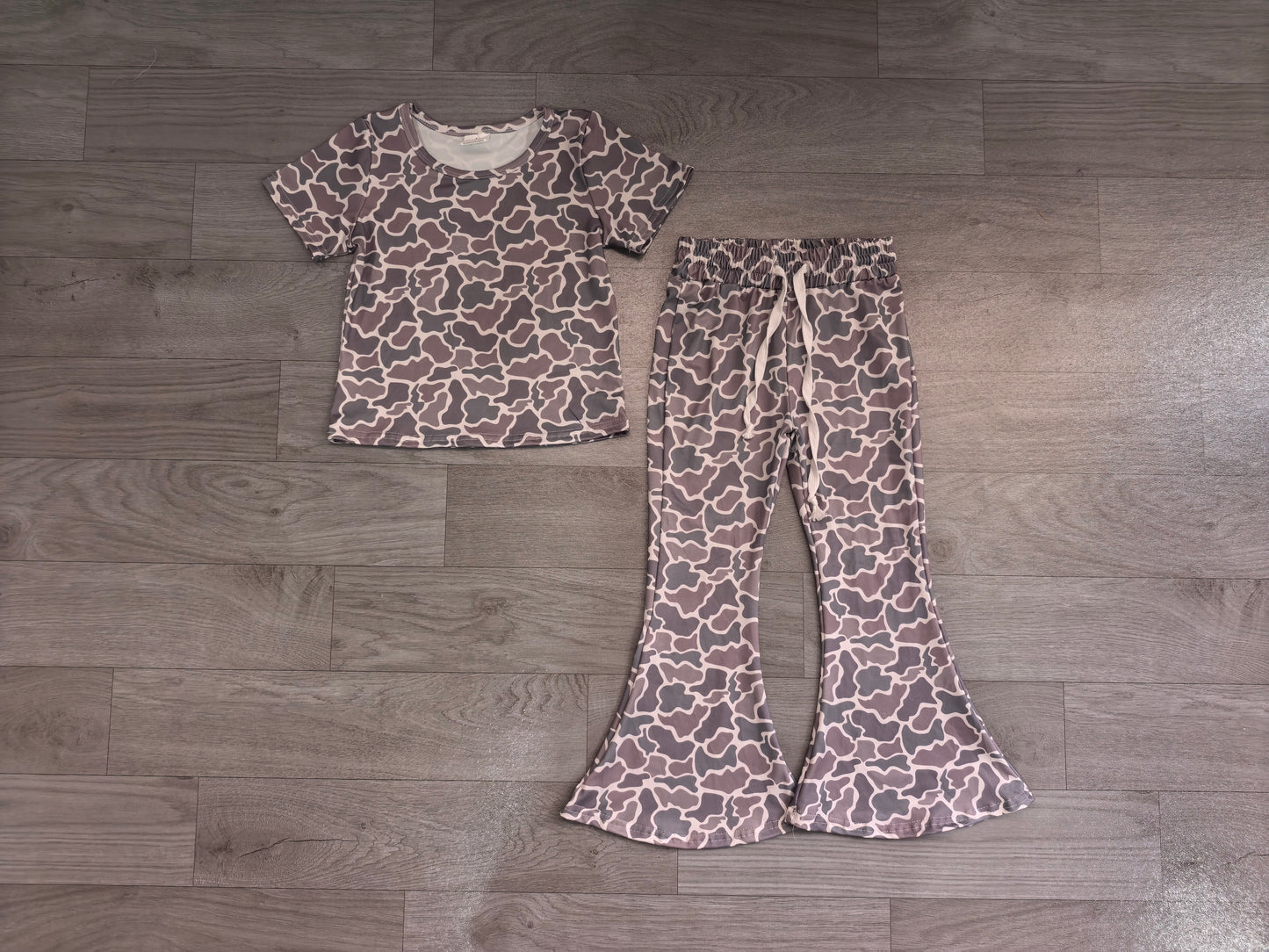 (Sample) No moq milk silk GSPO1889 Baby Girls Short Sleeve Camo Shirts Top Bell Bottom Pant Clothes Sets