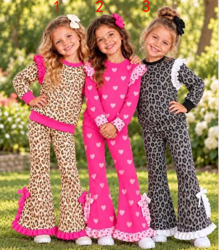 custom moq 5 mix size KaylaWT0101 Baby Girls Leopard And Heart Print Ruffle Long Sleeve Top And Bow Flare Pants Set