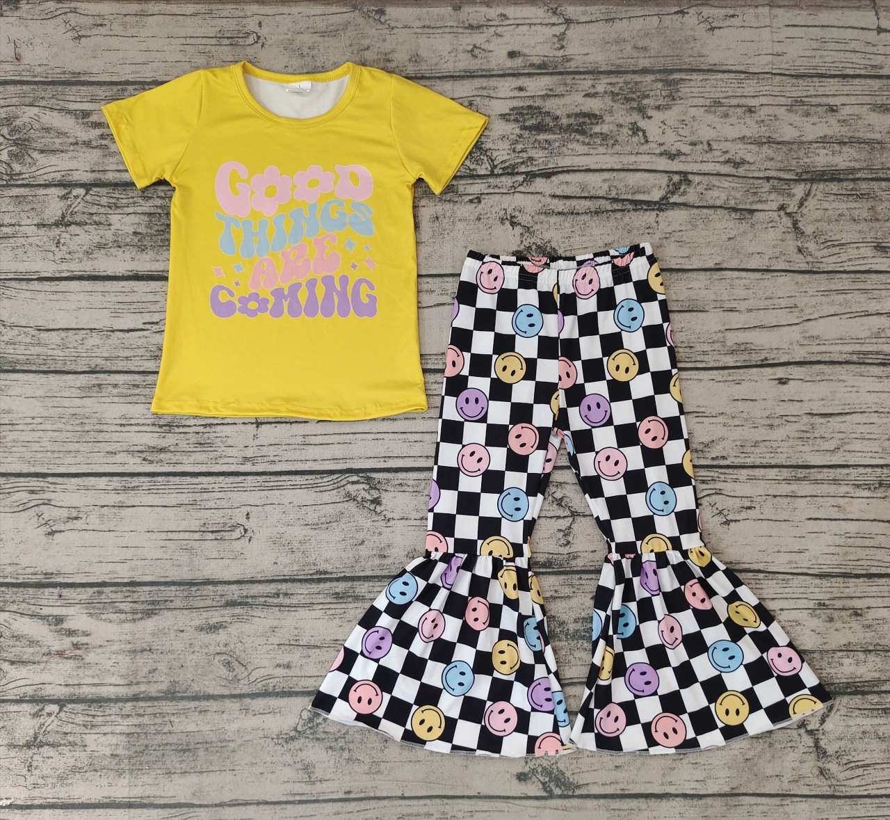 good things are coming letter yellow short-sleeved plaid smiley trouser suit
