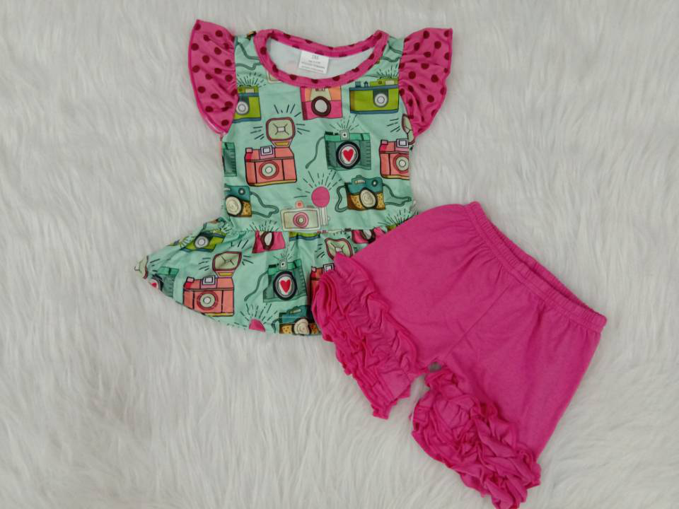 B8-21 Camera Green Clothes and Red Trousers Suit