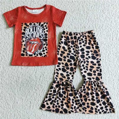 red top with leopard print outfits