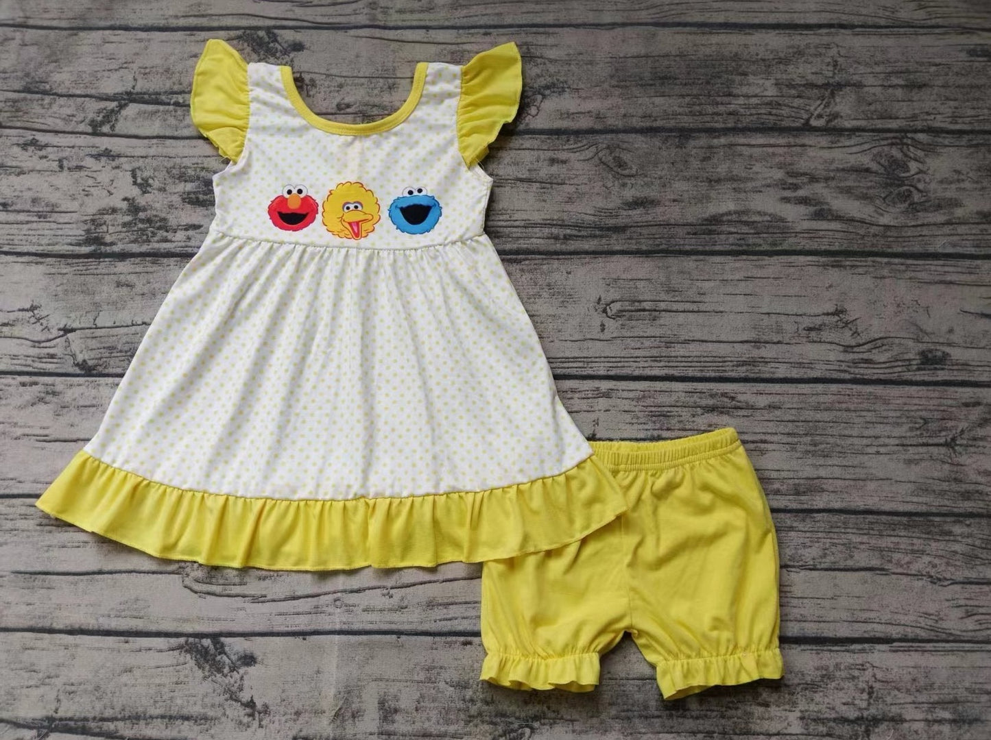 custom moq 5 eta 5weeks summer team baby girls clothes yellow flying sleeve shorts set