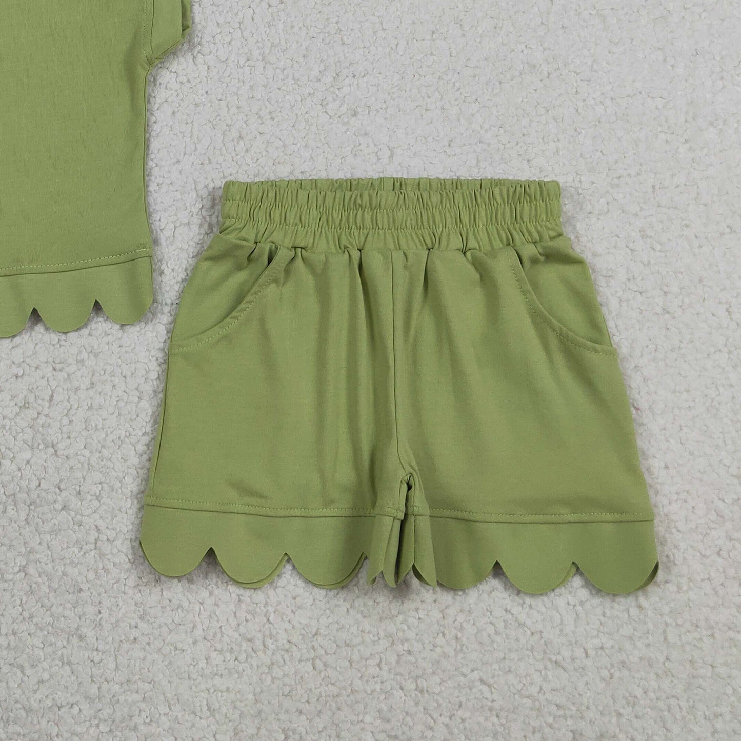RTS NO MOQ cotton GSSO3375 Toddler Girls Green Zip Pullover Top with Pockets and Scallop Shorts Set