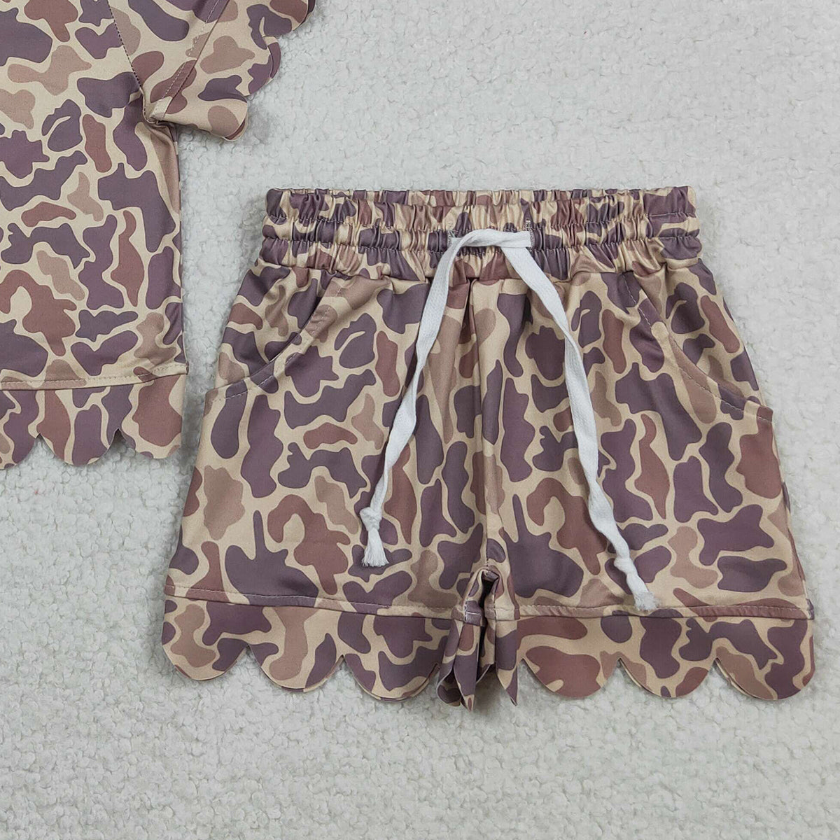 RTS NO MOQ GSSO3227 Baby Girls Camo Shirt with Scallop Trim Short Sleeve Top And Shorts Set Cute Outfit for Little Ones