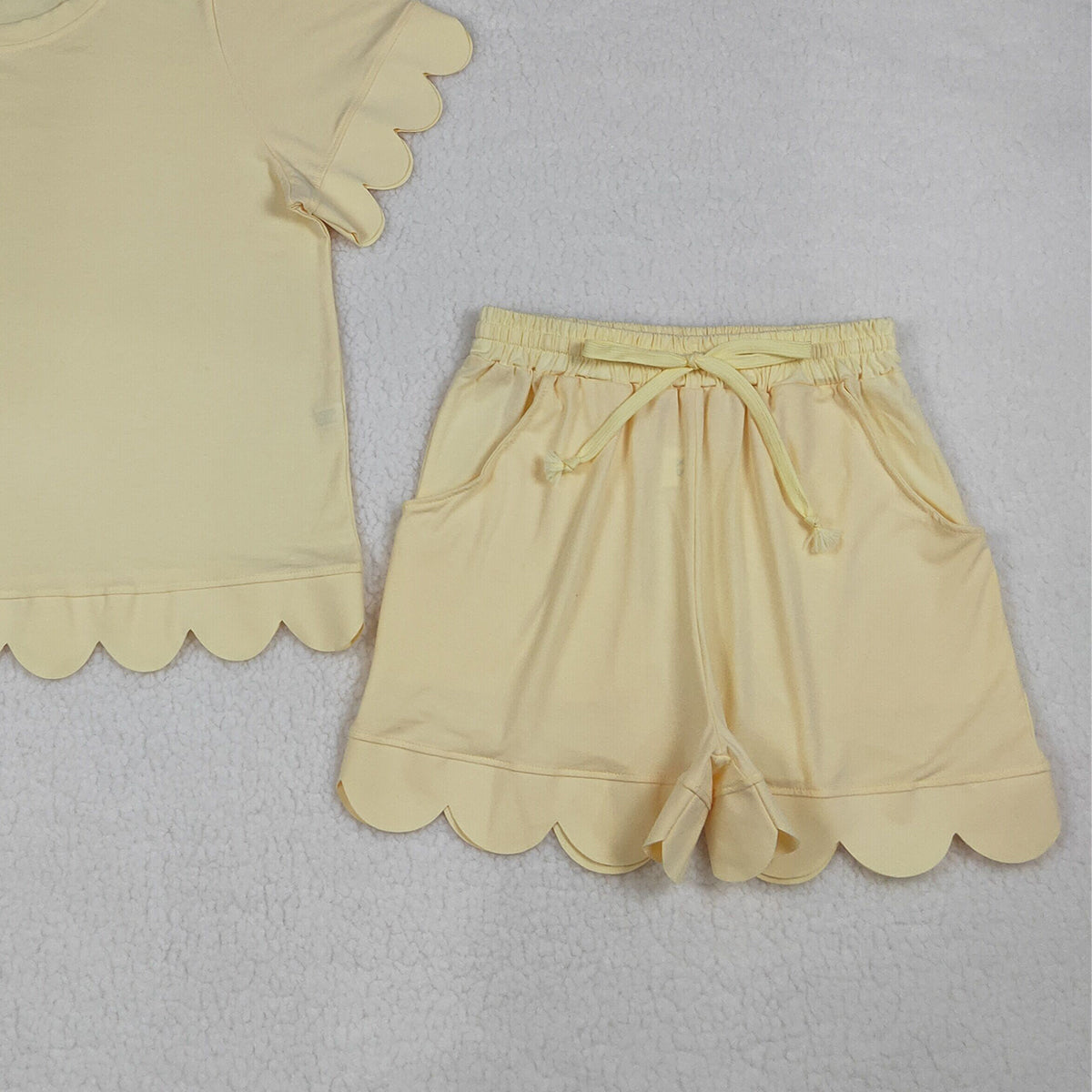 RTS NO MOQ GSSO3203 Adult Women's Yellow Short Sleeve Shirt And Scallop Shorts Set