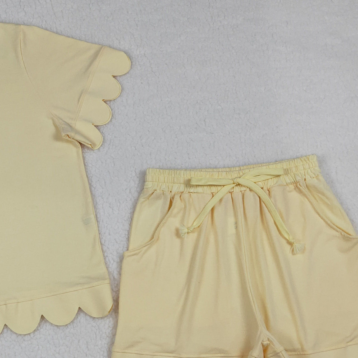 RTS NO MOQ GSSO3203 Adult Women's Yellow Short Sleeve Shirt And Scallop Shorts Set