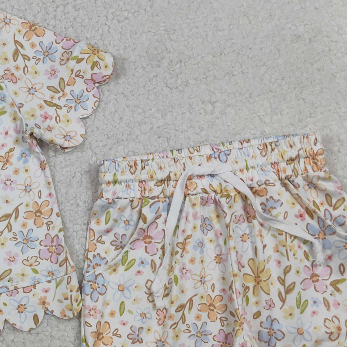 RTS NO MOQ GSSO3268 Baby Girls Short Sleeve Colorful Flowers Top And Shorts Set Scallop Trim Outfit for Little Ones