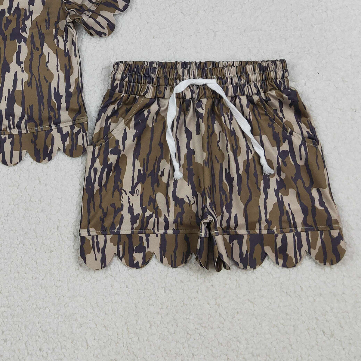 RTS NO MOQ GSSO3225 Baby Girls Olive Camo Top And Shorts Set Scallop Outfit for Little Girls Baby Clothing Set