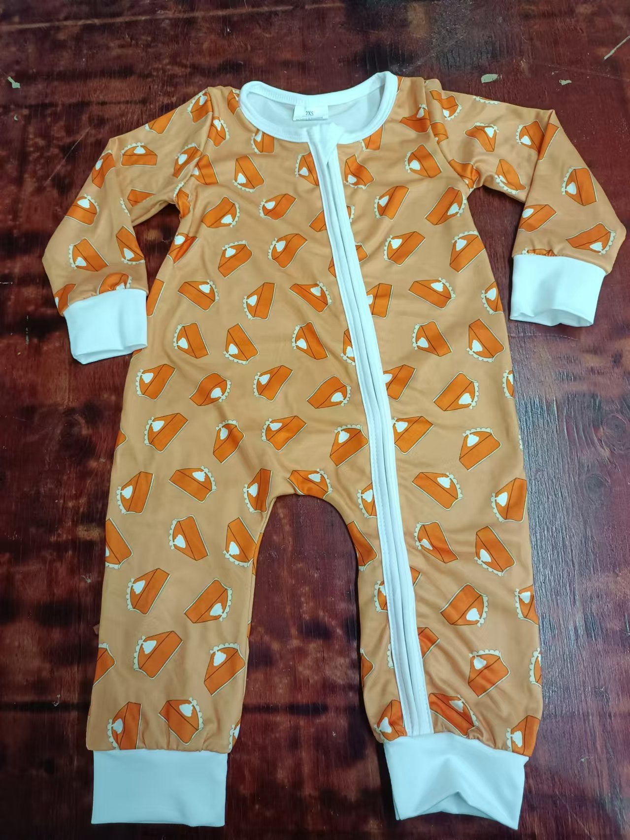 Custom moq 3 eta 6-7weeks Orange Triangle Cake Pattern Long Zip-Up Romper