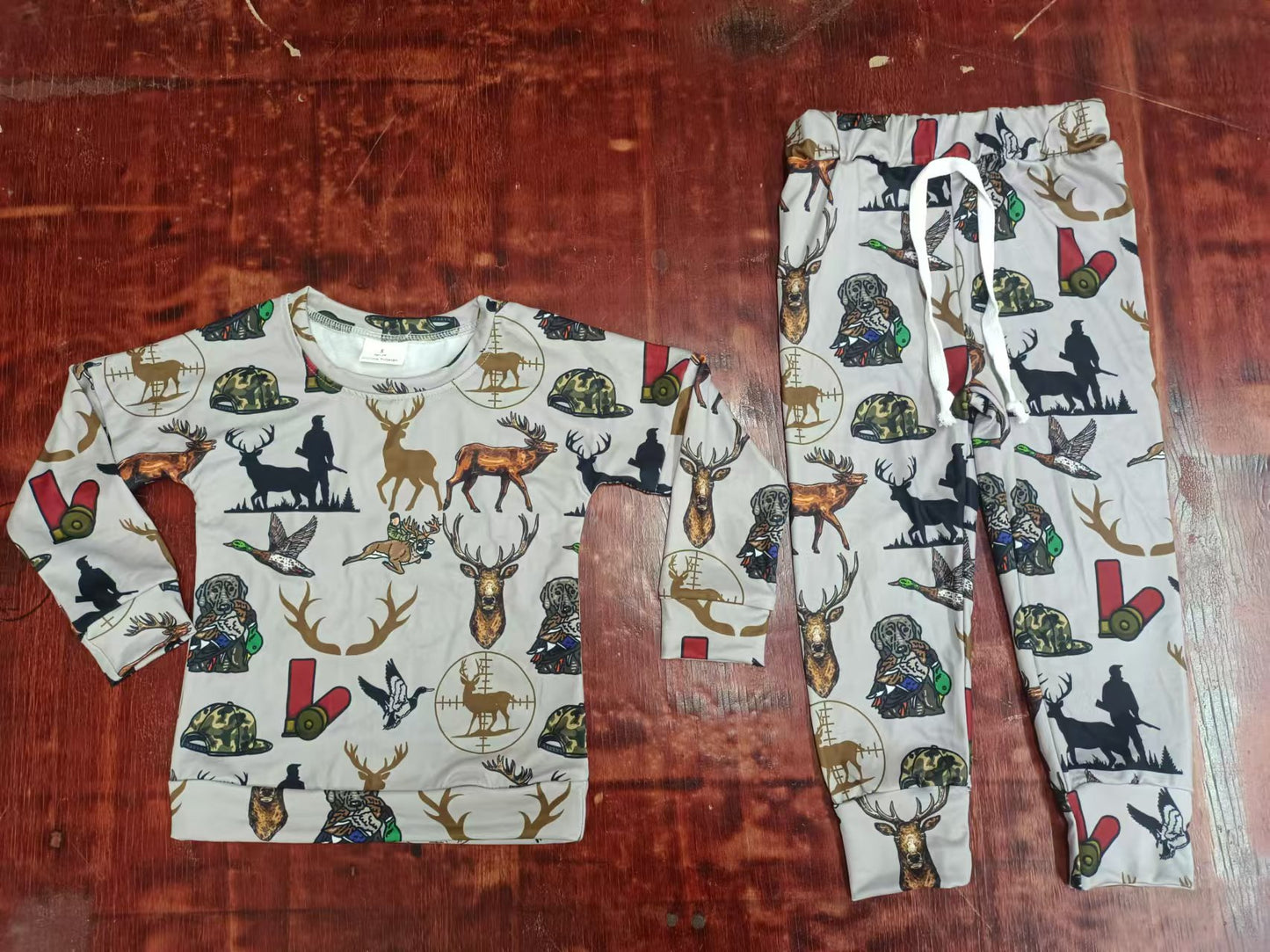 Custom moq 3 eta 6-7weeks Grey long-sleeved suit with elk-hunter pattern