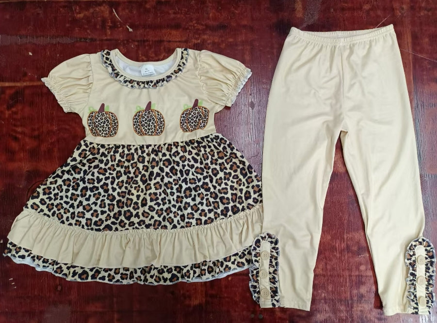 Custom moq 3 eta 6-7weeks Leopard Print Pumpkin Beige Bubble Short Sleeve Pants Set