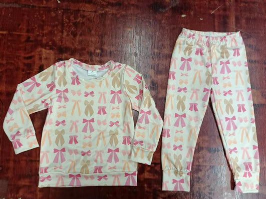 Custom moq 3 eta 6-7weeks Off-white long-sleeved trousers suit with pink bow print
