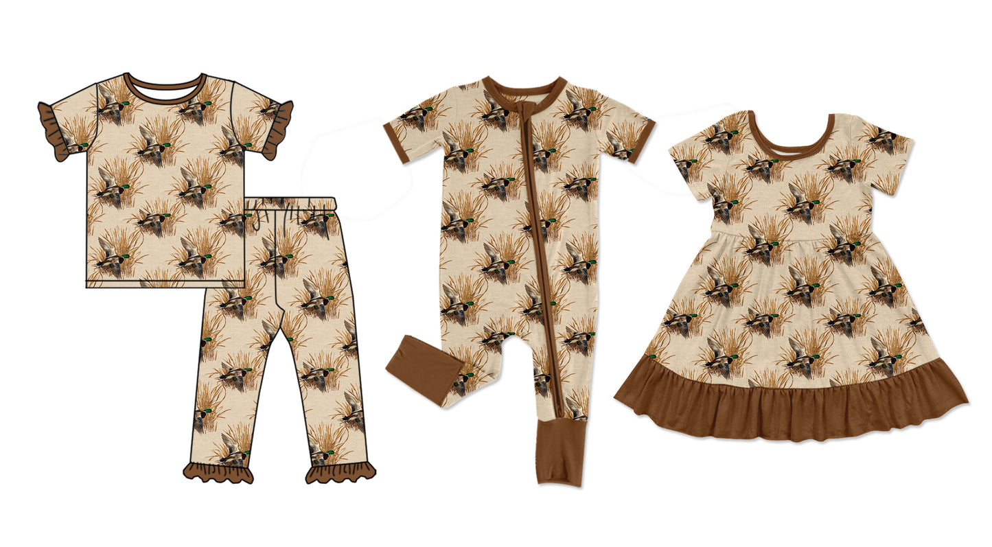 25.12.15 custom each style moq 5 eta 6-8week Sibling Sisters duck baby girl short sleeve pants sets and dress and rompers match family design
