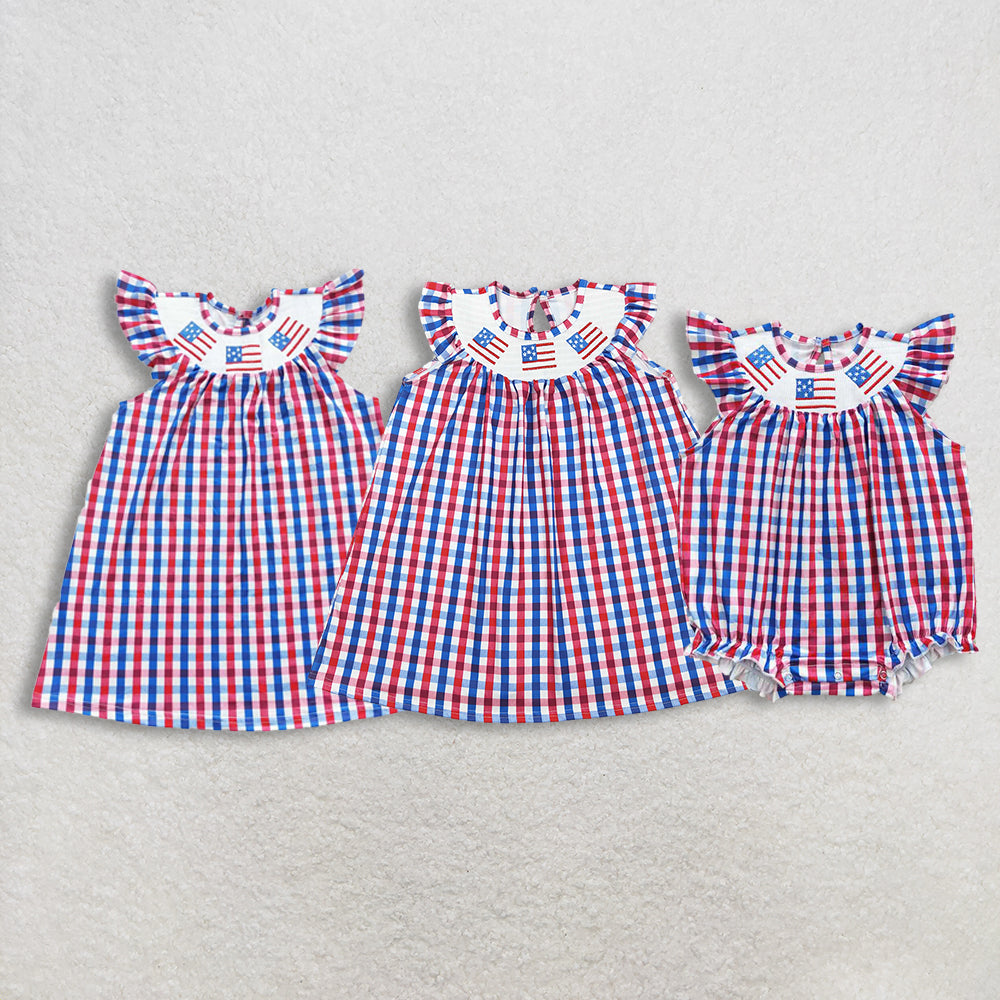 RTS NO MOQ Sibling Baby Girls Smocked Flags Red Blue Checked Knee Length Dresses 4th of July American Flag Gingham Smocked Rompers