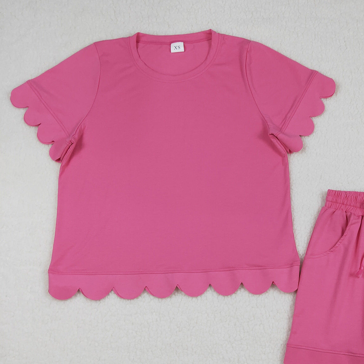 RTS NO MOQ GSSO3204 Adult Women's Hot Pink Short Sleeve Shirt And Scallop Shorts Set Top And Bottom Outfit