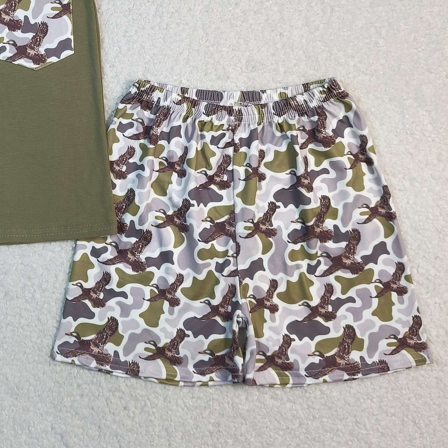 RTS NO MOQ BSSO1856 Baby Boys Ducks Camo Shorts Set Olive Button Pocket Top Daily Hunting Wear