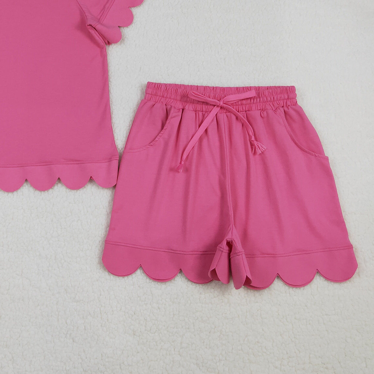 RTS NO MOQ GSSO3204 Adult Women's Hot Pink Short Sleeve Shirt And Scallop Shorts Set Top And Bottom Outfit