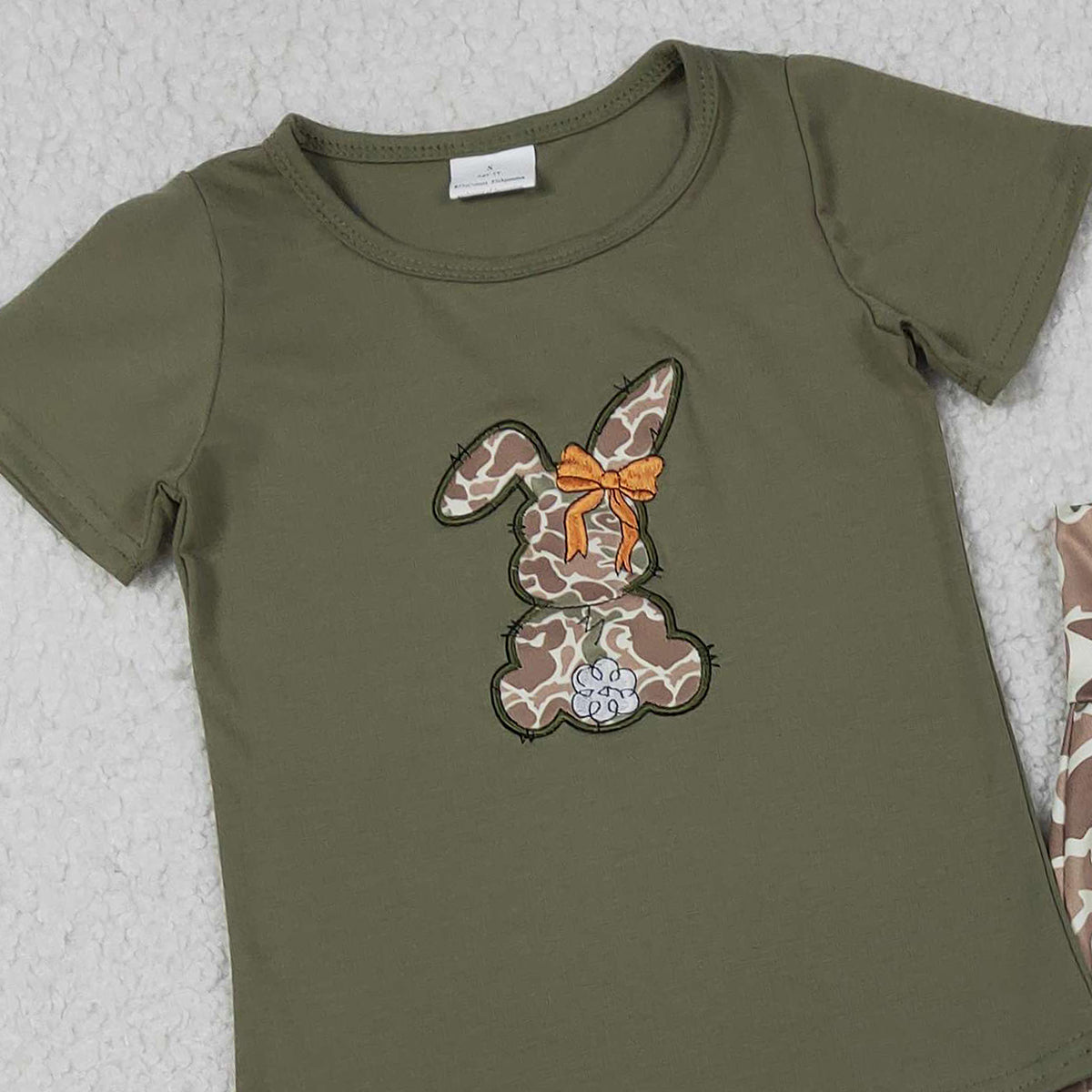 RTS NO MOQ GSPO2110 Baby Girls Easter Outfit Set Embroidery Camo Rabbit Print Shirt Top with Bell Bottom Pants