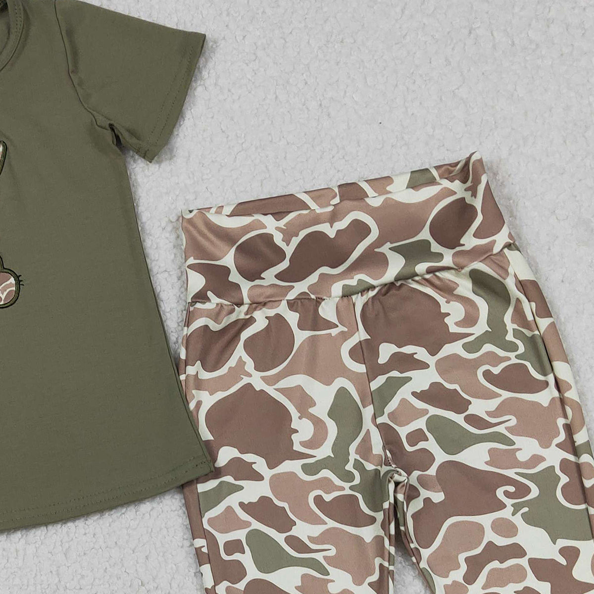 RTS NO MOQ GSPO2110 Baby Girls Easter Outfit Set Embroidery Camo Rabbit Print Shirt Top with Bell Bottom Pants