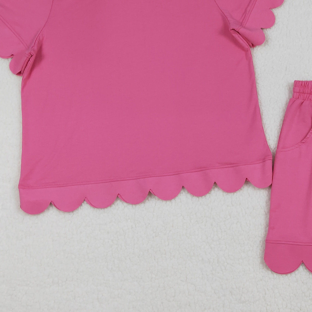 RTS NO MOQ GSSO3204 Adult Women's Hot Pink Short Sleeve Shirt And Scallop Shorts Set Top And Bottom Outfit