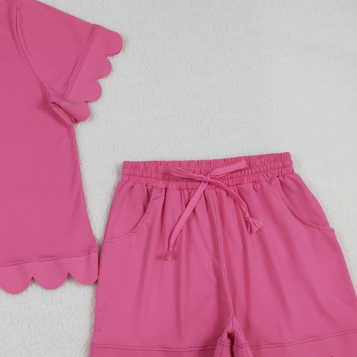 RTS NO MOQ GSSO3204 Adult Women's Hot Pink Short Sleeve Shirt And Scallop Shorts Set Top And Bottom Outfit