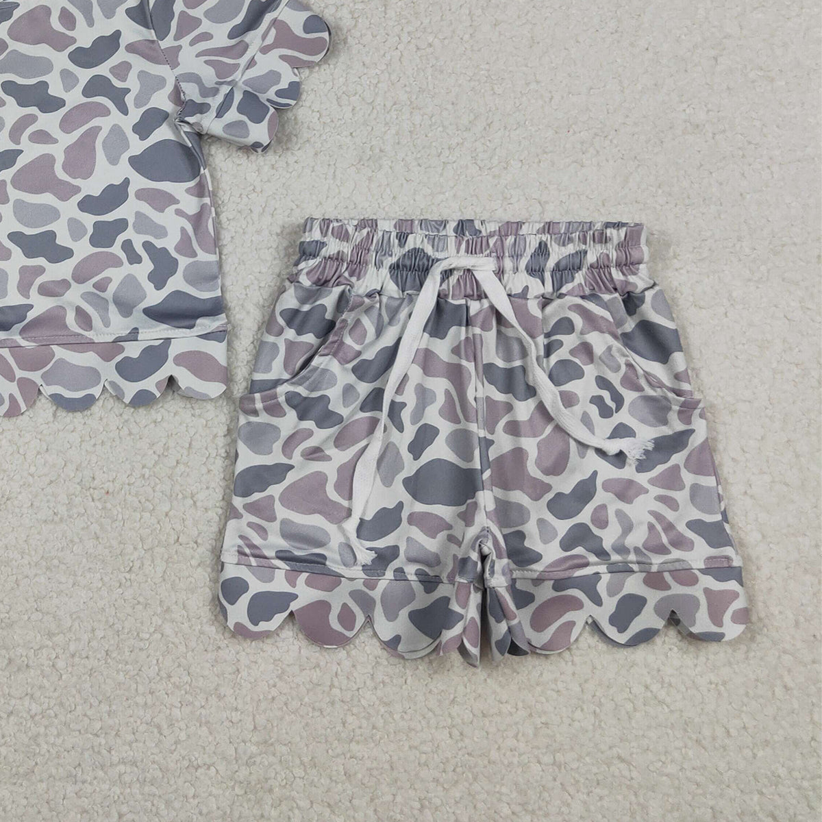 RTS NO MOQ GSSO3226 Baby Girls Light Grey Camo Top with Pockets Scallop Shorts Outfit Set