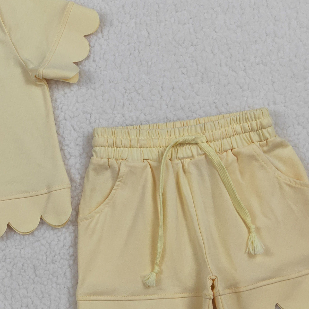 RTS NO MOQ GSSO3175 Baby Girls Yellow Short Sleeve Shirt Top And Shorts Set Scallop Trim Outfit for Little Girls