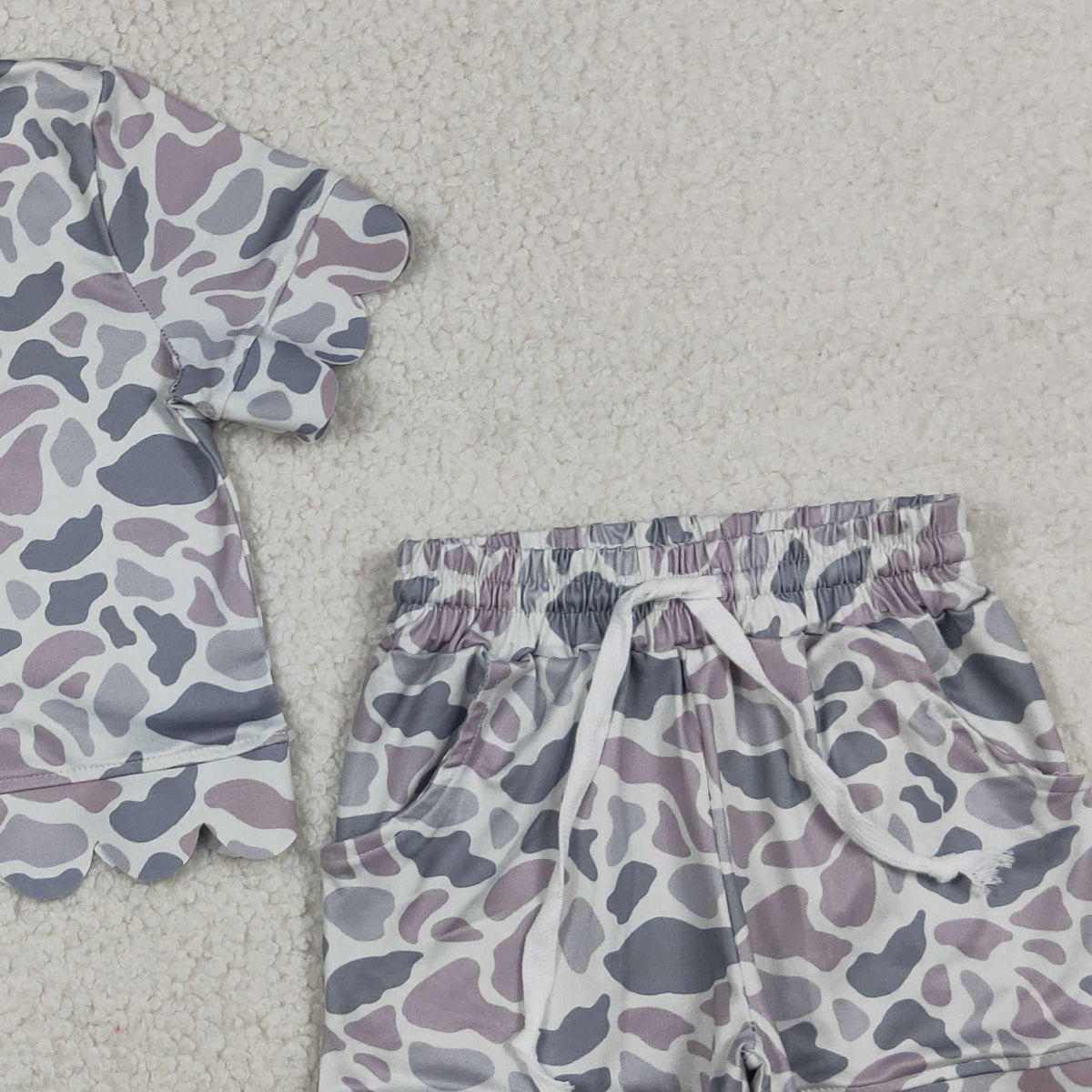 RTS NO MOQ GSSO3226 Baby Girls Light Grey Camo Top with Pockets Scallop Shorts Outfit Set