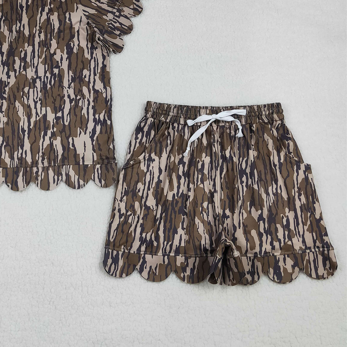 RTS NO MOQ GSSO3231 Adult Women's Camouflage Top with Short Scallop Clothes Set