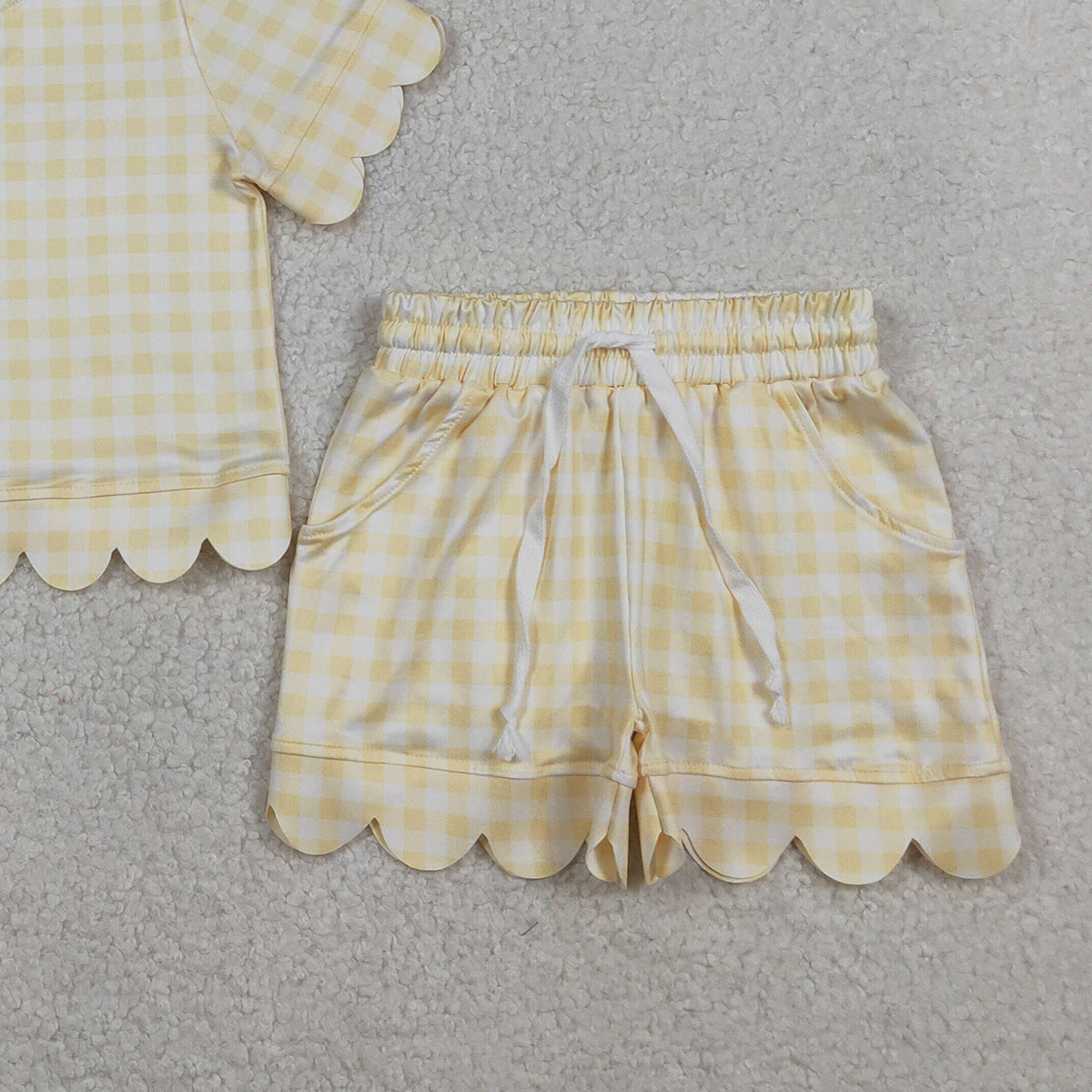 RTS NO MOQ Baby Girls Short Sleeve Yellow Checked Shirts Pockets Short Scallop Clothes Sets