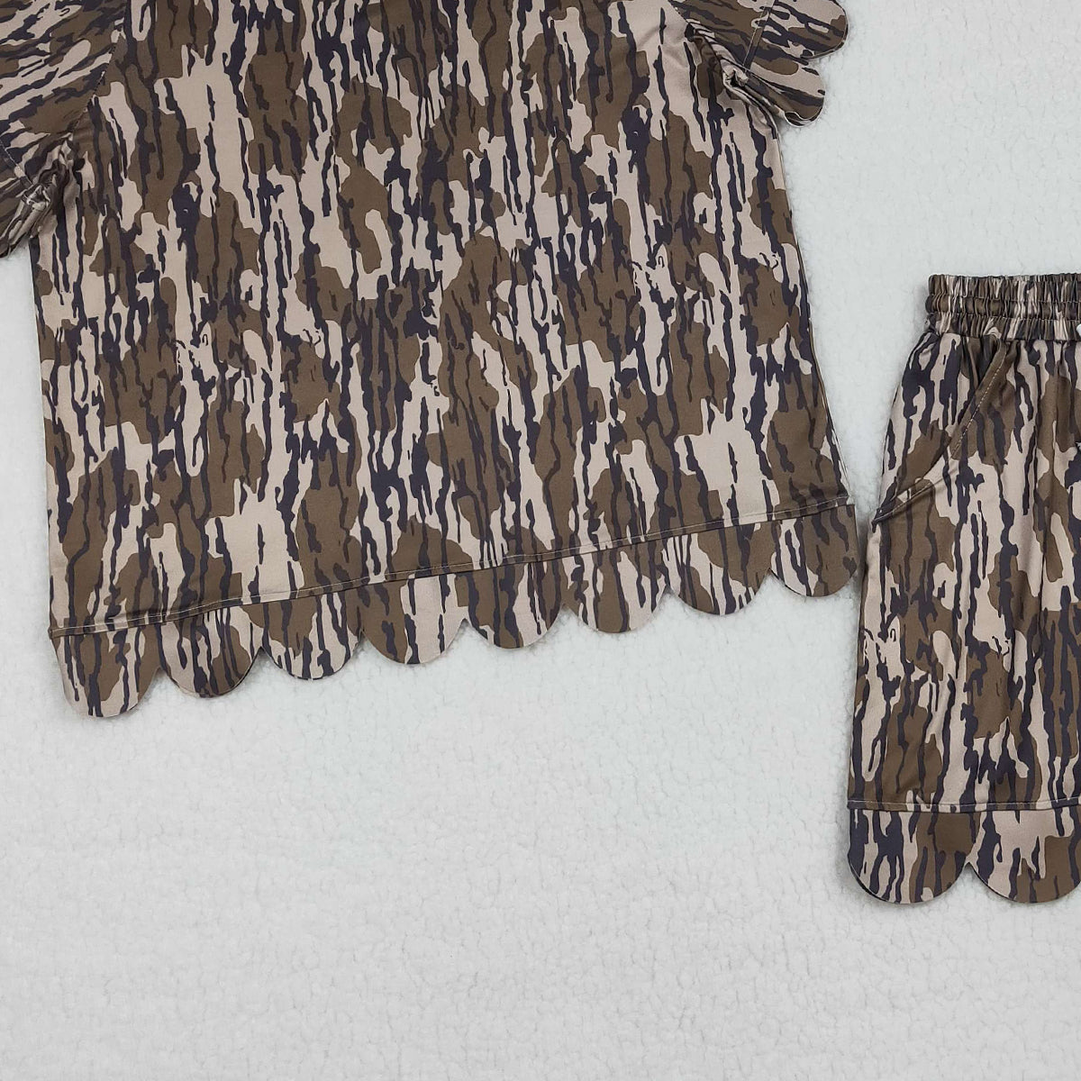RTS NO MOQ GSSO3231 Adult Women's Camouflage Top with Short Scallop Clothes Set