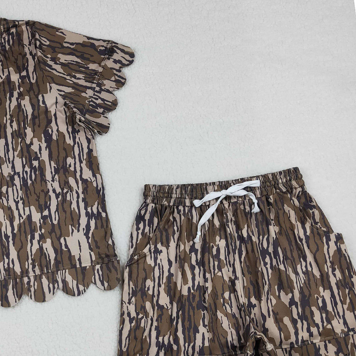 RTS NO MOQ GSSO3231 Adult Women's Camouflage Top with Short Scallop Clothes Set