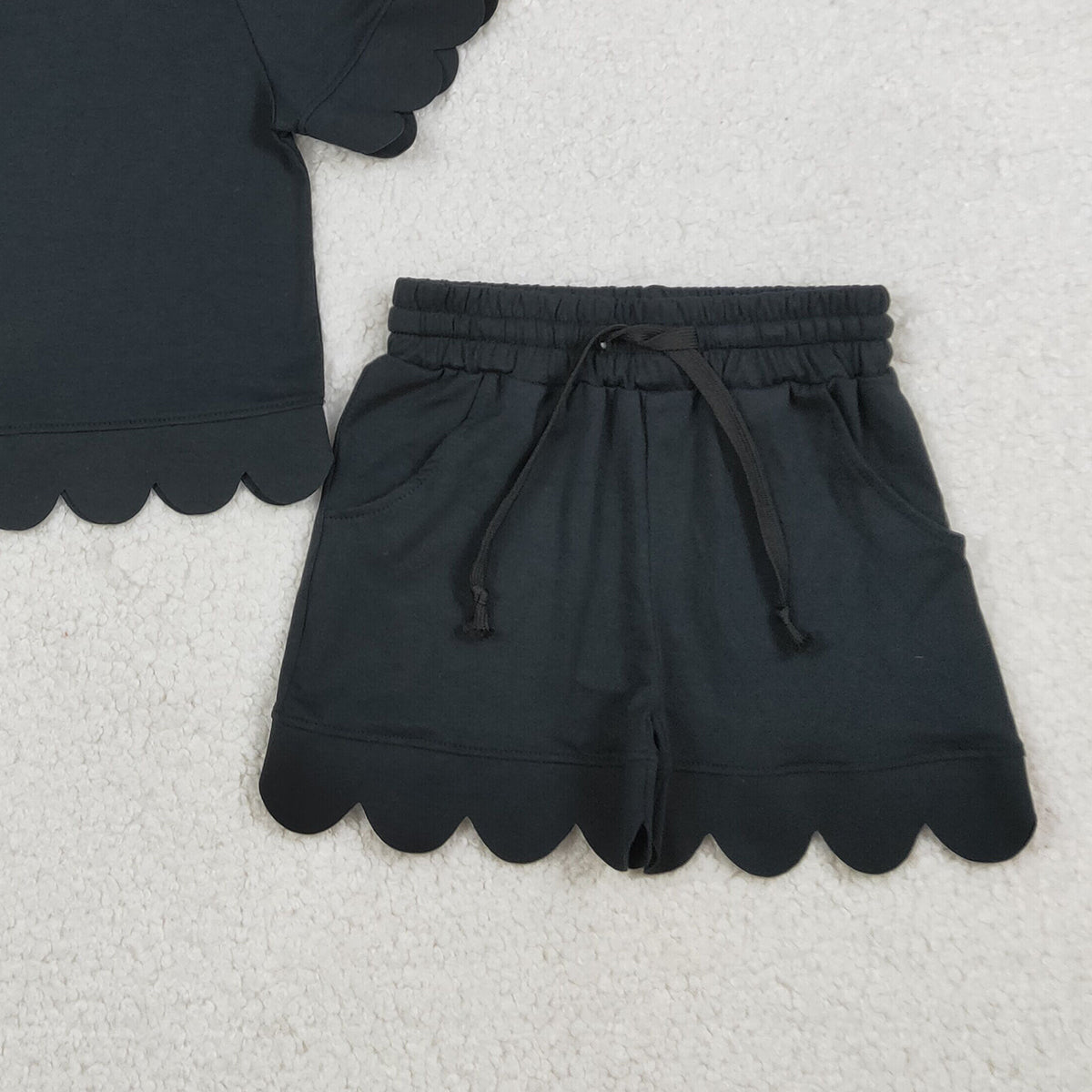 RTS NO MOQ GSSO3172 Baby Girls Black Short Sleeve Shirt Top And Shorts Set Scallop Trim Outfit for Infants