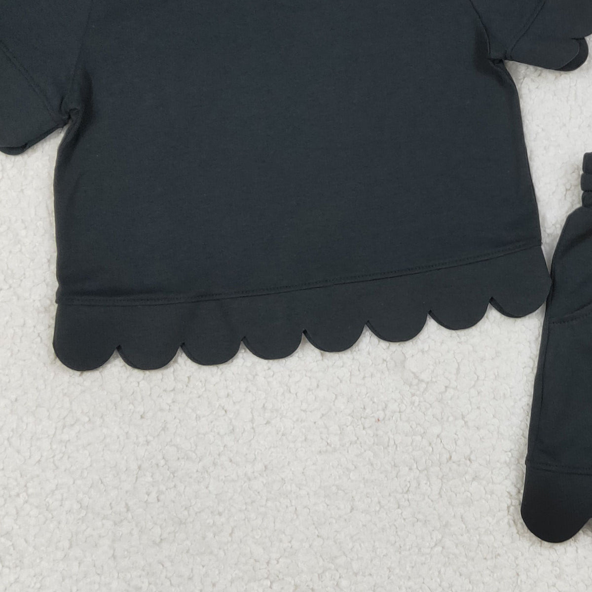 RTS NO MOQ GSSO3172 Baby Girls Black Short Sleeve Shirt Top And Shorts Set Scallop Trim Outfit for Infants