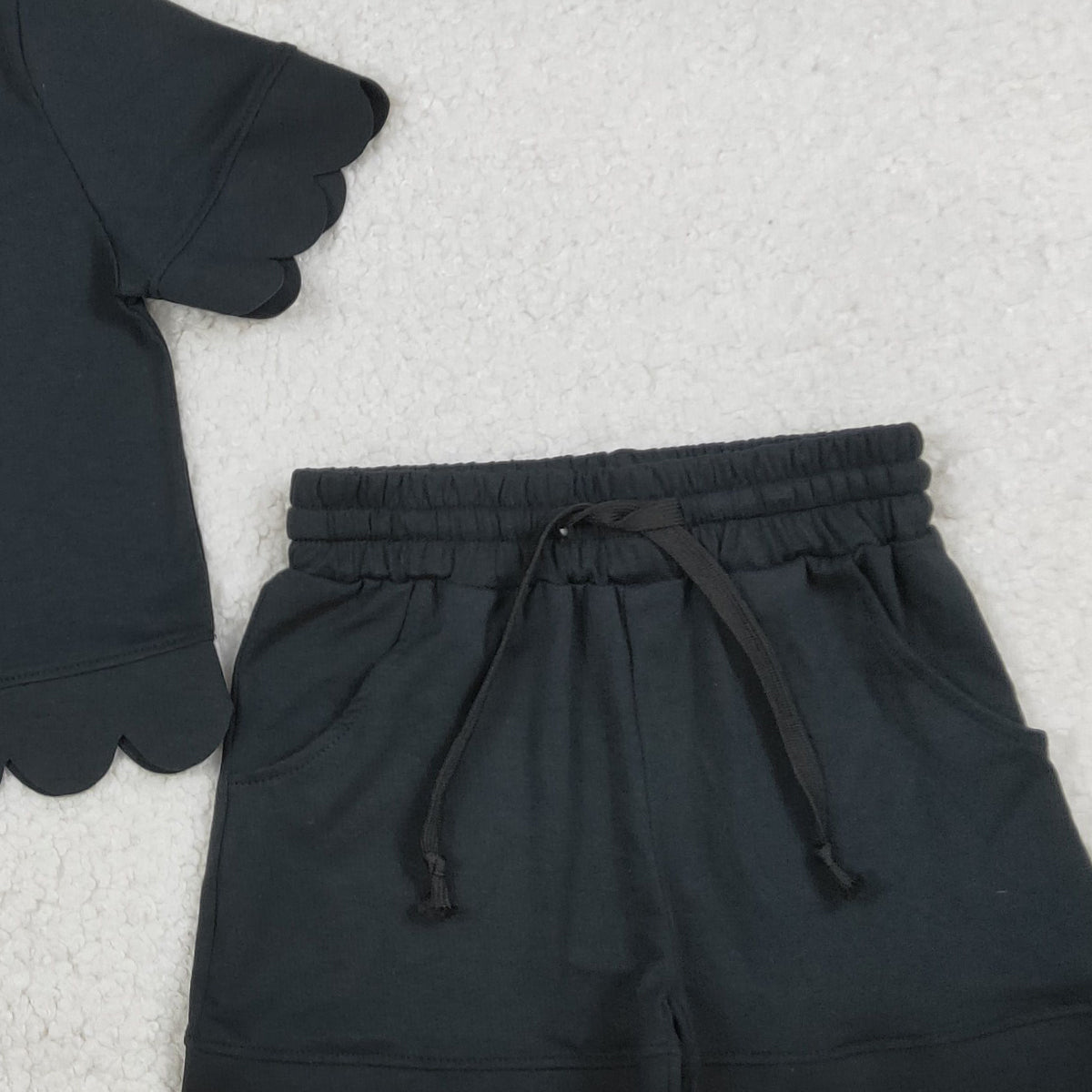 RTS NO MOQ GSSO3172 Baby Girls Black Short Sleeve Shirt Top And Shorts Set Scallop Trim Outfit for Infants