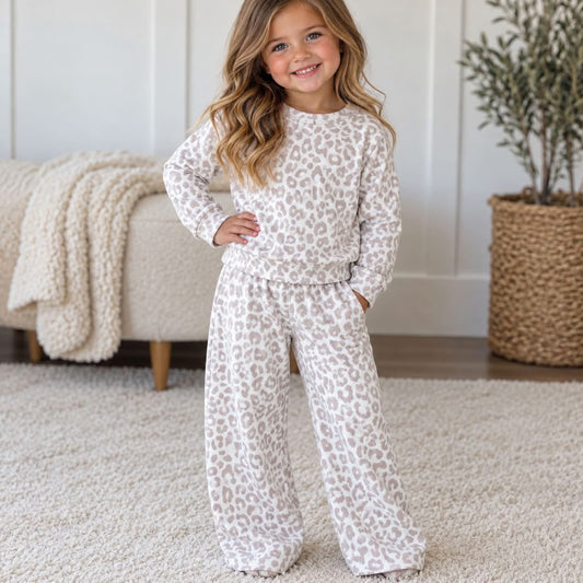 NEW RTS NO MOQ milk silk GLP3778 Baby Girls Long Sleeve Grey Leopard Print Top With Pockets Pant Clothes Sets