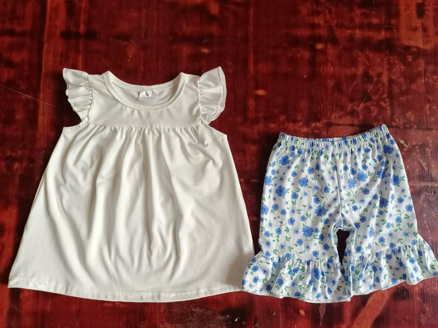 Custom moq 3 eta 6-7weeks White flying sleeves sleeveless top-blue floral flared shorts set