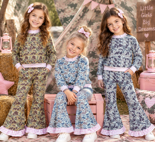 RTS NO MOQ Sibling milk silk High Neck Baby Girls Camo Print Pink Gingham Trim Long Sleeve Top Ruffle Bell Bottom Pant Clothes Set