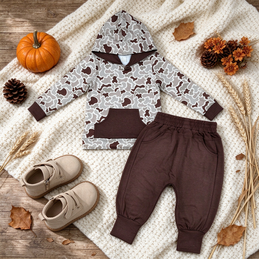 NEW RTS NO MOQ milk silk KKBLP1598 Baby Kids Duck Camo Print Hoodie With Solid Dark Brown Kangaroo Pocket And Solid Brown Jogger Pants Kids Outfit Set