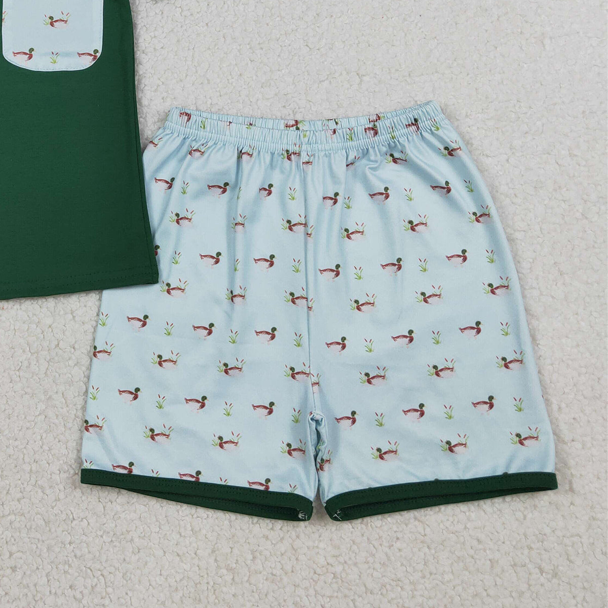 RTS NO MOQ BSSO1899 Baby Boys Dark Green Ducks Pocket T-Shirt And Shorts Set